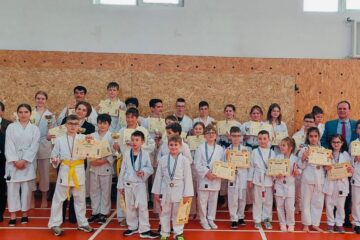 Toti copiii participanti la Cupa Primaverii au primit premii din partea organizatorilor