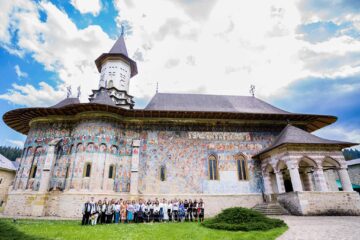Tinerii bucovinei, păstrători ai tezaurului strămoșesc și mănăstiresc