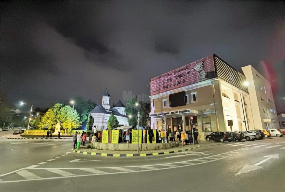Circulația auto va fi restricționată duminică seara în zona sensului giratoriu din fața Teatrului, pentru un spectacol cu dansuri și foc