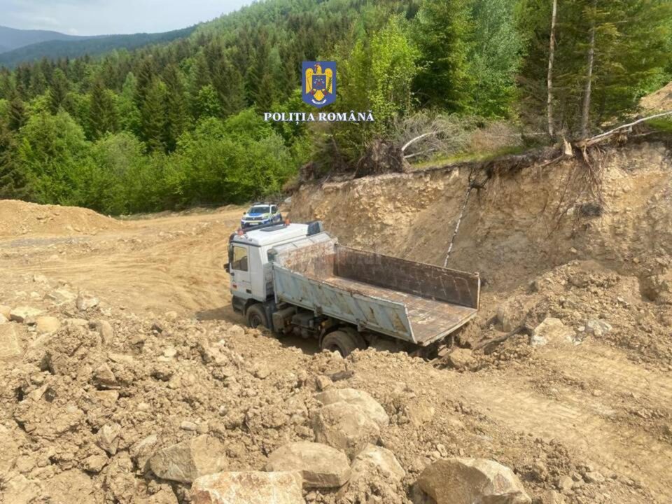 Mașină de mare tonaj, indisponibilizată de polițiști după ce proprietarul a folosit-o deși era sechestrată