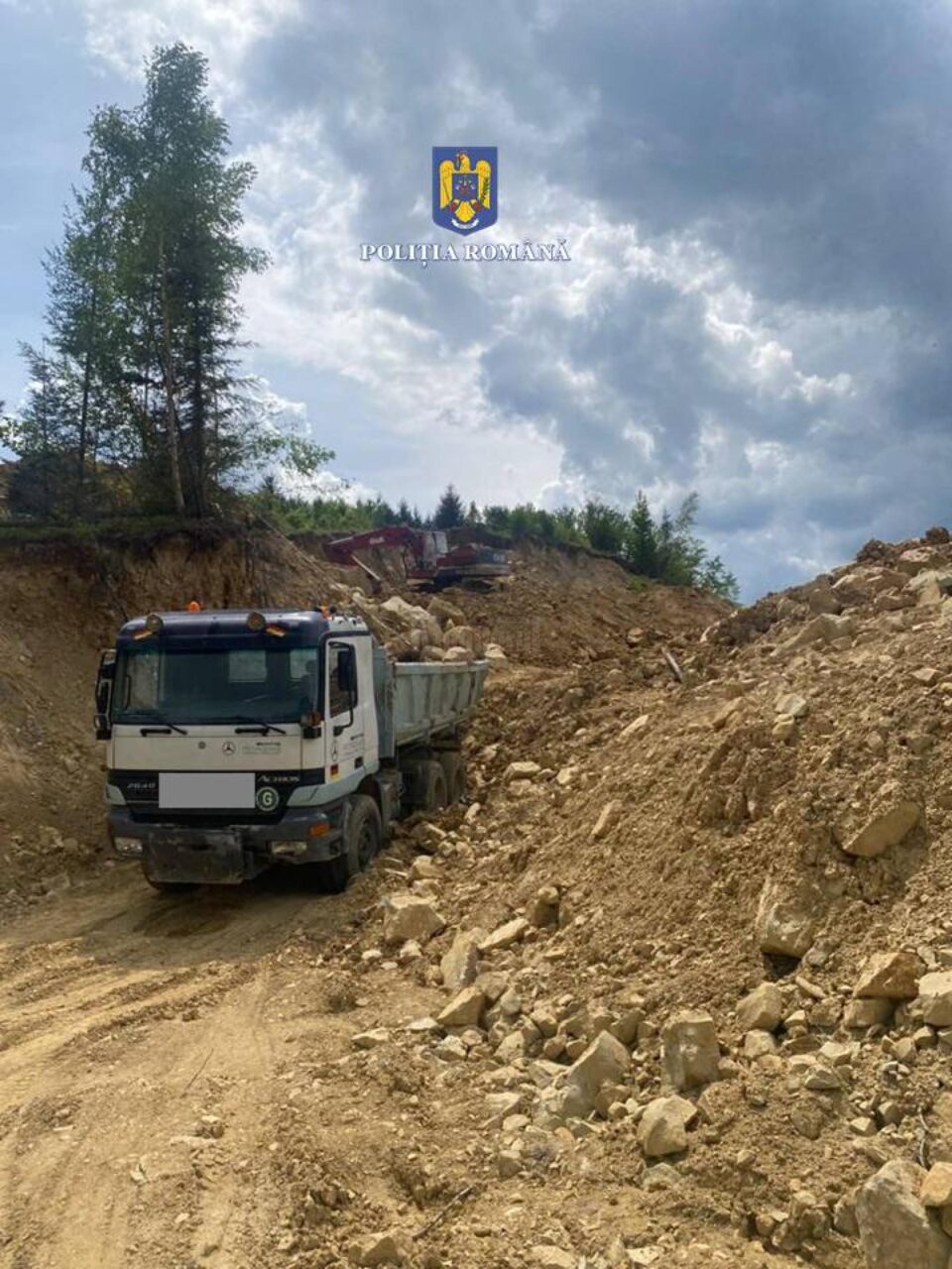 Mașină de mare tonaj, indisponibilizată de polițiști după ce proprietarul a folosit-o deși era sechestrată