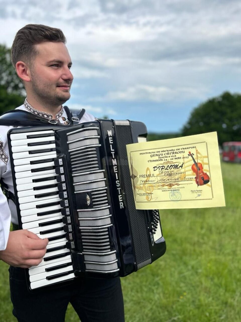 „Taraful Vicovenilor” a câștigat Trofeul Festivalului Național „Geagu Cătăroiu” de la Tismana, ediția a VI-a ().jpg