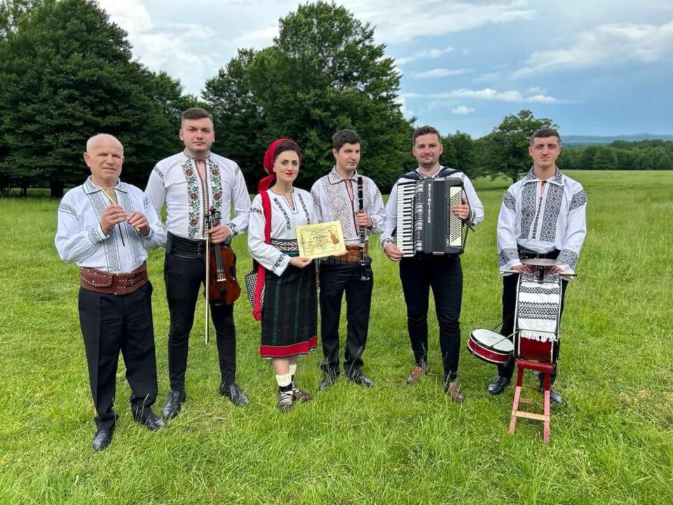 „Taraful Vicovenilor” a câștigat Trofeul Festivalului Național „Geagu Cătăroiu” de la Tismana, ediția a VI-a (6).jpg
