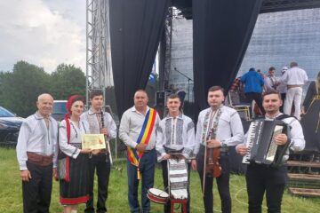 „Taraful Vicovenilor” a câștigat Trofeul Festivalului Național „Geagu Cătăroiu” de la Tismana, ediția a VI-a (8).jpg