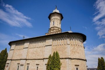 Dragomirna, loc al sfinților și al luminii