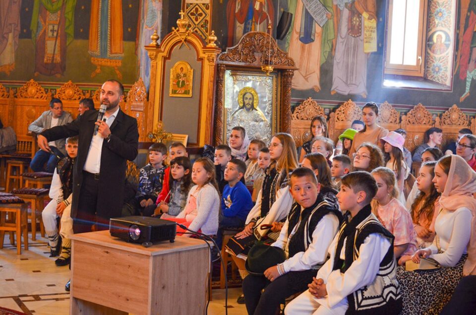 Școala de duminică în Centrul Ecclesia Sfinții Arhangheli Mihail și Gavriil Gura Humorului Școala de duminică în Centrul Ecclesia Sfinții Arhangheli Mihail și Gavriil Gura Humorului