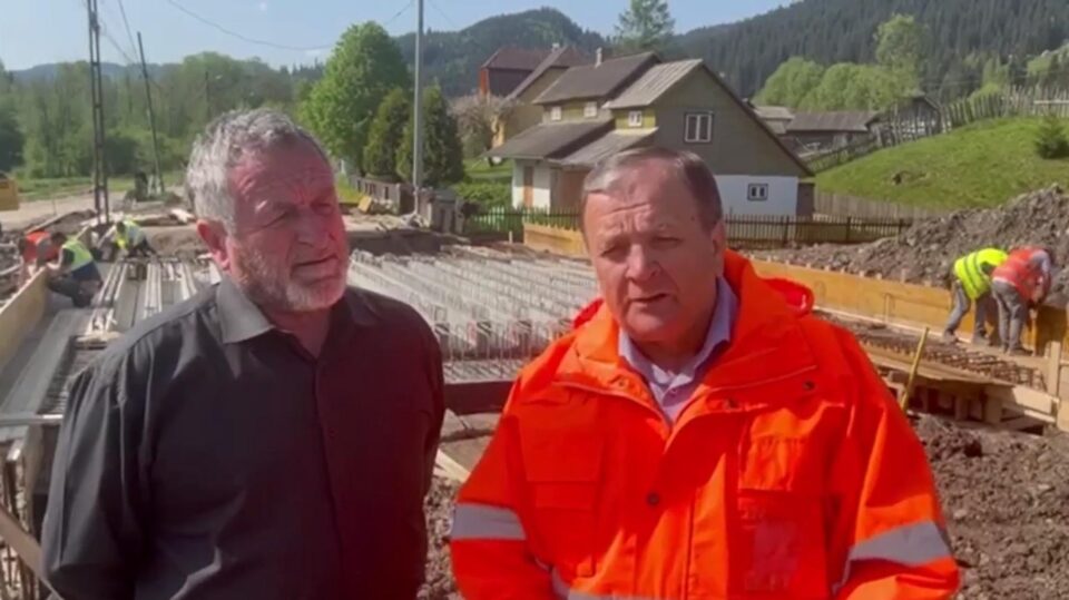 Gheorghe Flutur a inspectat lucrările de modernizare a drumului din Izvoarele Sucevei spre granița cu Ucraina