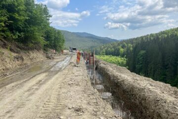 Flutur spune că drumul Mălini - Borca va fi finalizat anul viitor