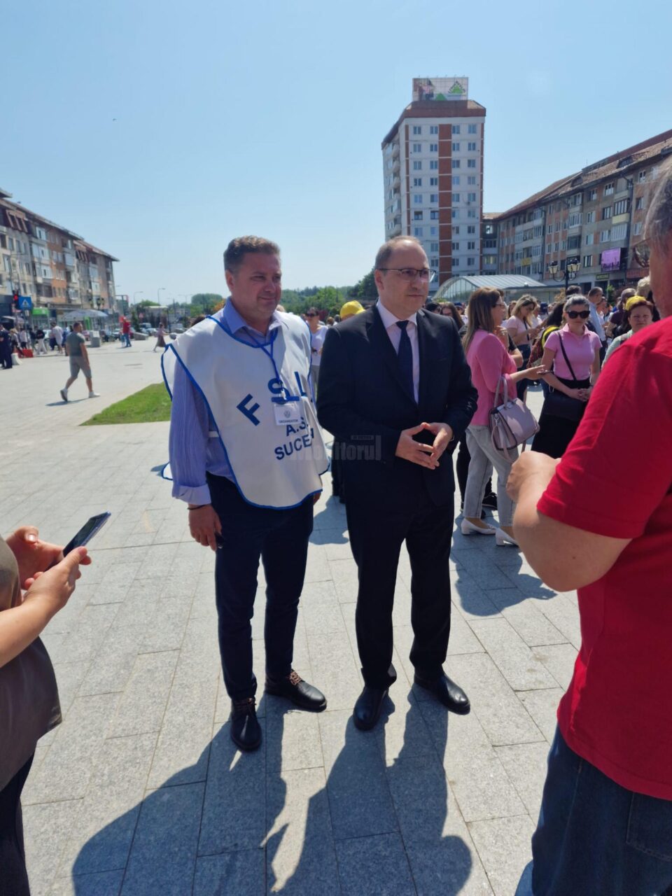 Prorectorul USV Mihai Dimian, alături de profesorii greviști