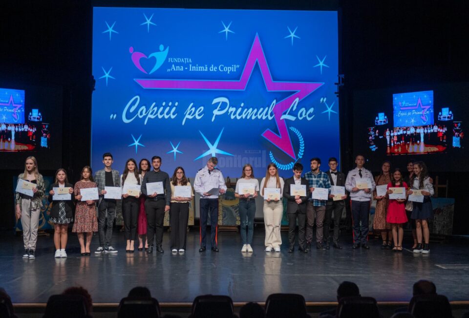 170 de olimpici și profesorii lor, aplaudați la scenă deschisă la evenimentul „Copiii pe primul loc”