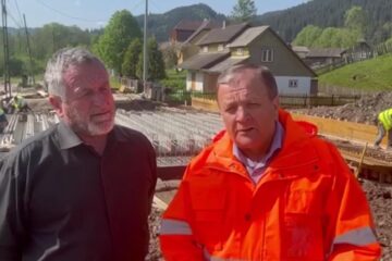 Gheorghe Flutur a inspectat lucrările de modernizare a drumului din Izvoarele Sucevei spre granița cu Ucraina