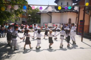 Spectacol și ateliere de creație, la Centrul de servicii multifuncționale pentru copilul aflat în dificultate Gura Humorului
