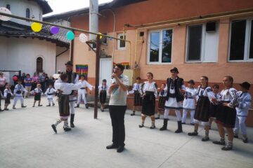 Spectacol și ateliere de creație, la Centrul de servicii multifuncționale pentru copilul aflat în dificultate Gura Humorului