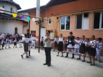 Spectacol și ateliere de creație, la Centrul de servicii multifuncționale pentru copilul aflat în dificultate Gura Humorului