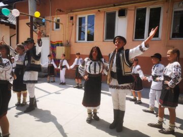 Spectacol și ateliere de creație, la Centrul de servicii multifuncționale pentru copilul aflat în dificultate Gura Humorului