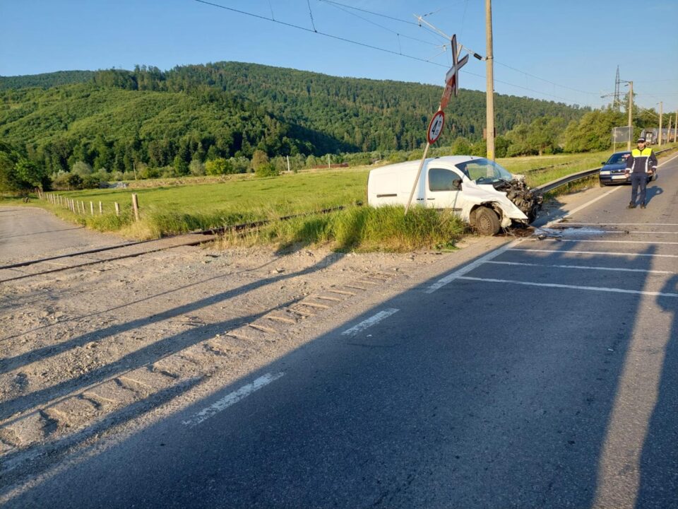 Coliziune între un autoturism și un tren, la Gura Humorului