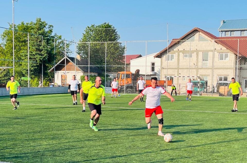 16 formatii se afla pe tabloul de concurs al campionatului de old-boys