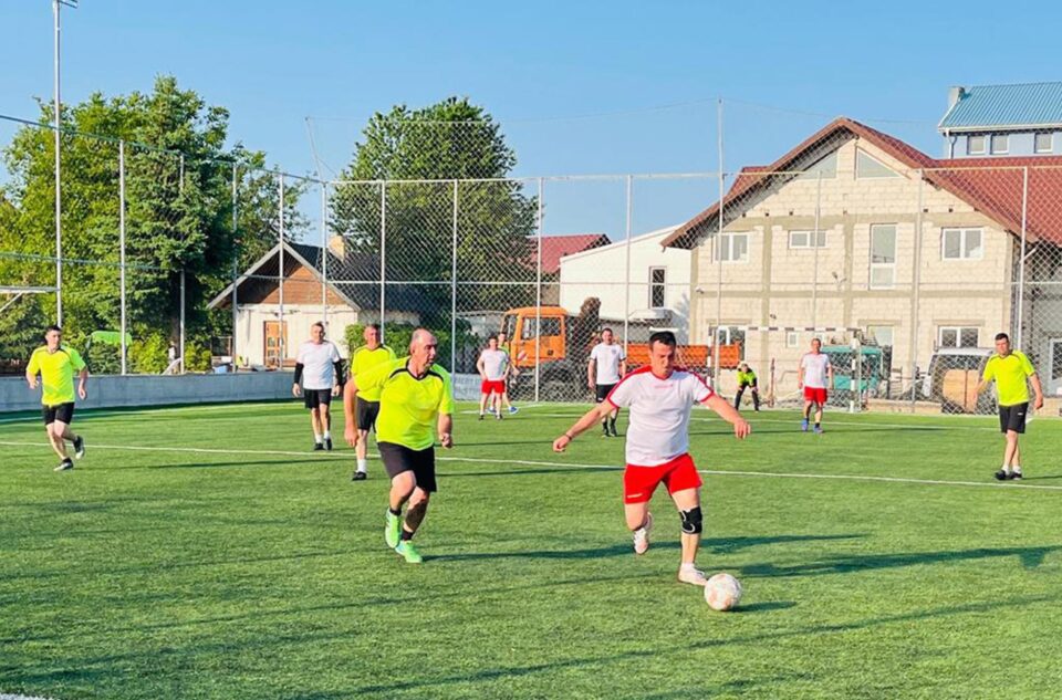 16 formații se află pe tabloul de concurs al campionatului de old-boys