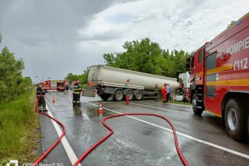 Autocisternă ieșită în decor pe E 85, în apropiere de Fălticeni