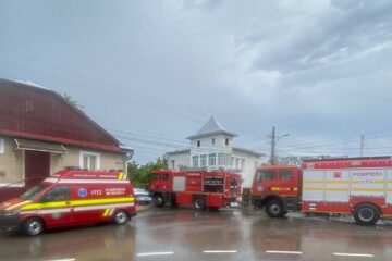 Pompierii militari de la Suceava au intervenit la fața locului cu două autospeciale cu apă