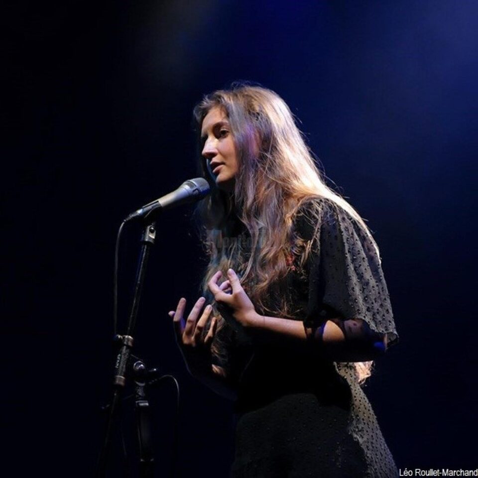 După-amiezile francofone o au ca invitată în această lună pe cântăreața AnneliSe Roche