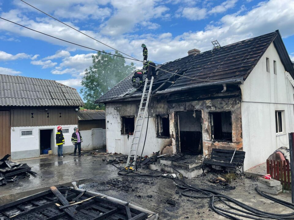 Casa afectată de incendiu