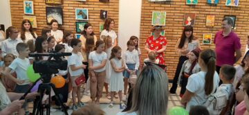 Zeci de copii și-au expus desenele la Galeria de Artă a USV, în cadrul acțiunii „Luna cireșelor”