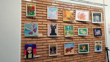Zeci de copii și-au expus desenele la Galeria de Artă a USV, în cadrul acțiunii „Luna cireșelor”