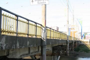 Un tânăr de 18 ani, beat turtă, ar fi vrut să se arunce de pe pod în râul Suceava