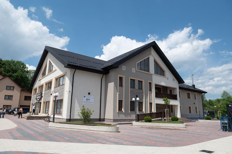 Centrul Cultural „Sofia Vicoveanca” din Vicovu de Jos, inaugurat cu o sală de 550 de locuri arhiplină