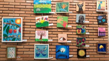 Zeci de copii și-au expus desenele la Galeria de Artă a USV, în cadrul acțiunii „Luna cireșelor”