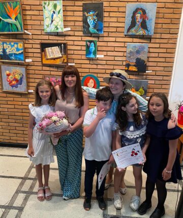 Zeci de copii și-au expus desenele la Galeria de Artă a USV, în cadrul acțiunii „Luna cireșelor”
