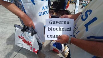 Peste 3.000 de profesori au protestat, marți, printr-un „Marș al tăcerii”
