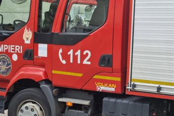 La fața locului au ajuns pompierii de la Detașamentul Suceava și un echipaj de la Secția Burdujeni