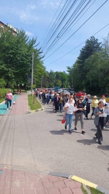 Peste 3.000 de profesori au protestat, marți, printr-un „Marș al tăcerii”