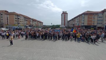 Peste 3.000 de profesori au protestat, marți, printr-un „Marș al tăcerii”