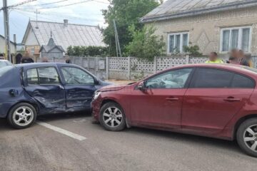 Două femei la spital, după ciocnirea a două mașini, la Pătrăuți