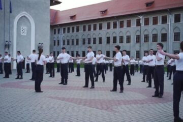 Promoția 2023 a Colegiului Militar Câmpulung Moldovenesc, „General Constantin Christescu – 100”, la ultima înviorare în uniformă
