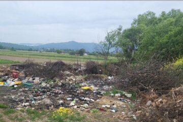 Terenul unde au fost abandonate deșeurile