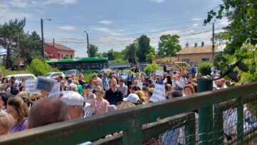 Protestul de vineri al profesorilor, mutat de autorități în boscheții din fața Inspectoratului Școlar 7