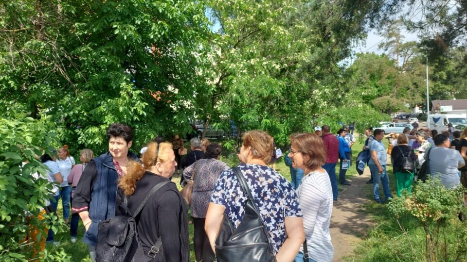 Protestul de vineri al profesorilor, mutat de autorități în boscheții din fața Inspectoratului Școlar