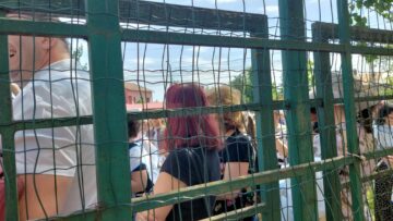 Protestul de vineri al profesorilor, mutat de autorități în boscheții din fața Inspectoratului Școlar 6