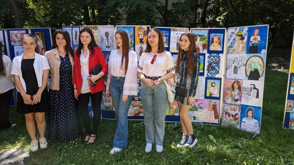 Vernisajul expoziției - concurs de desene „Vis de copil în casa bunicilor”