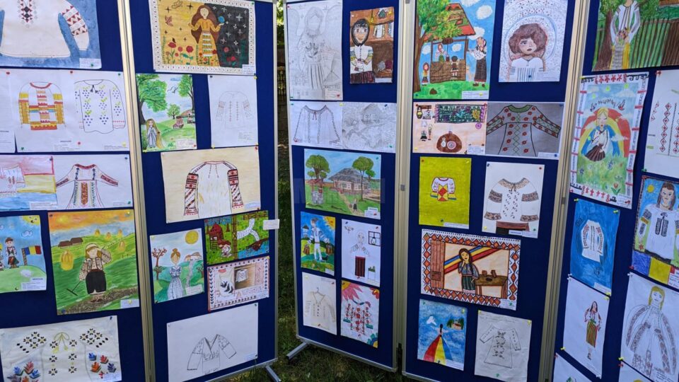 Vernisajul expoziției - concurs de desene „Vis de copil în casa bunicilor”