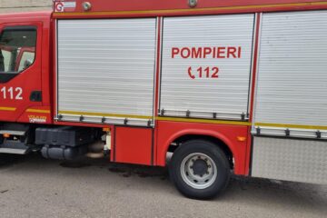 Incendiu cu pagube de 100.000 de euro la o hală a unei fabrici de cherestea