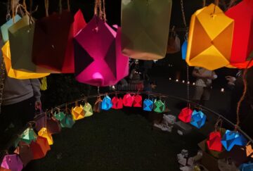 Mii de gulguțe au luminat aleile Parcului Central Suceava la „Festivalul Luminii”, ediția a X-a