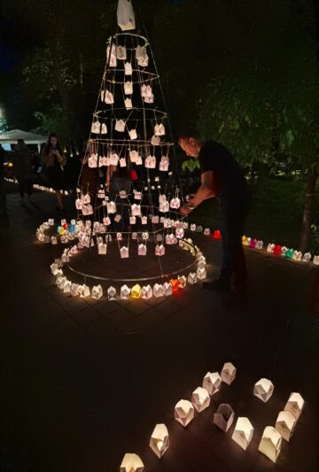 Mii de gulguțe au luminat aleile Parcului Central Suceava la „Festivalul Luminii”, ediția a X-a