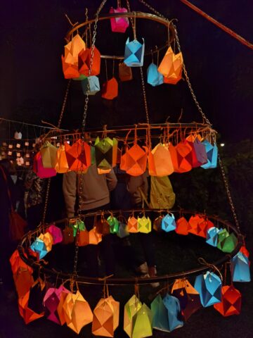 Mii de gulguțe au luminat aleile Parcului Central Suceava la „Festivalul Luminii”, ediția a X-a
