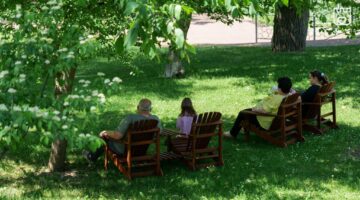 Relaxare în zona de agrement Tătărași