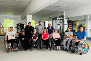 Primarul Bogdan Loghin a discutat cu membrii unui grup de persoane cu dizabilități locomotorii despre ceea ce trebuie făcut în sprijinul acestora